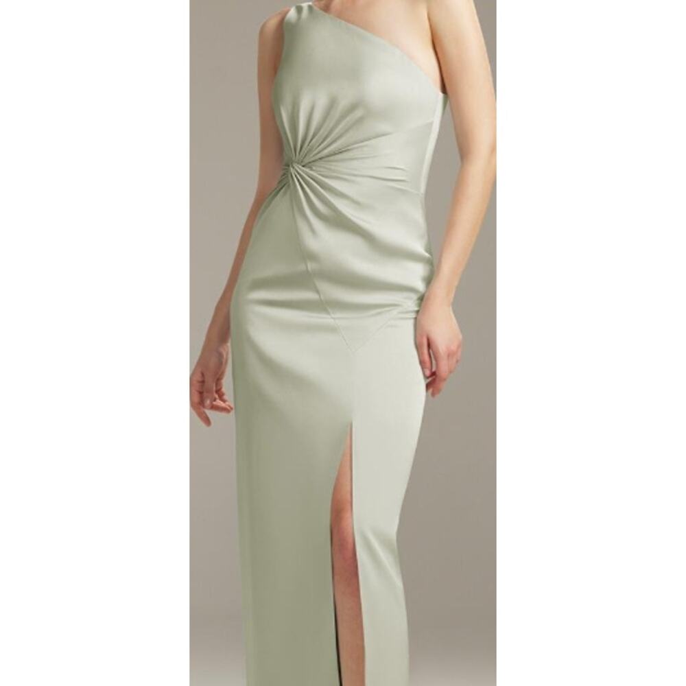 Elegant One-Shoulder Maxi Dress in Light Green